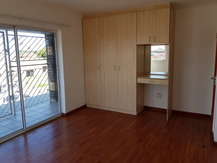 5 Bedroom Property for Sale in Athlone Western Cape